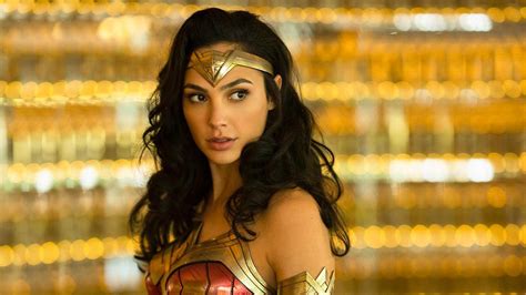 who is wonder woman actress