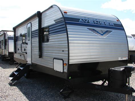 who makes prime time avenger travel trailers