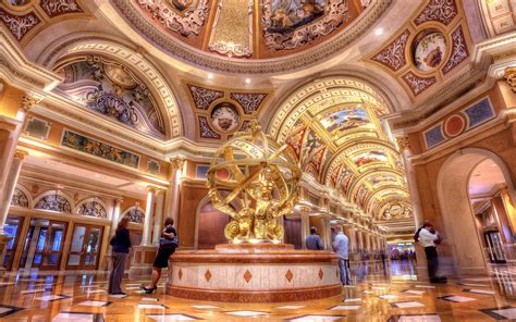 who own the venetian hotel