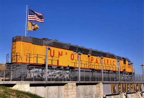who owns union pacific
