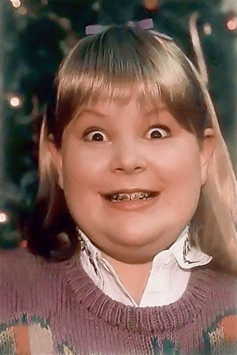 who played buzz's girlfriend in home alone