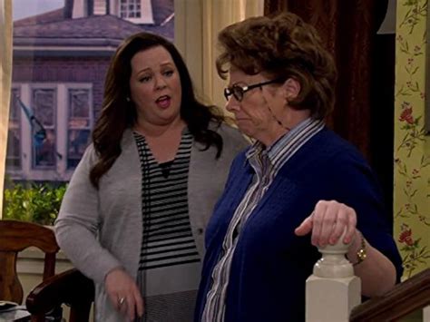 who played molly's mom on mike and molly
