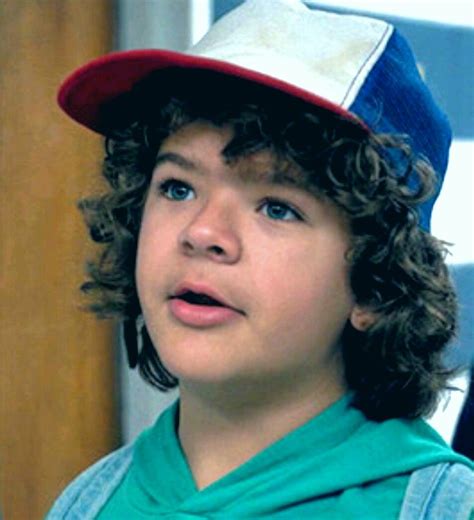 who plays dustin in stranger things