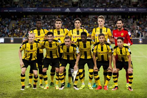 who plays for dortmund