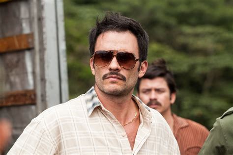 who plays gustavo in narcos
