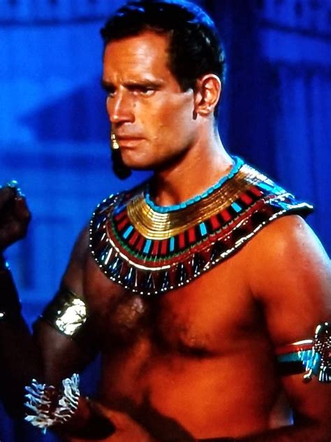 who plays moses in ten commandments
