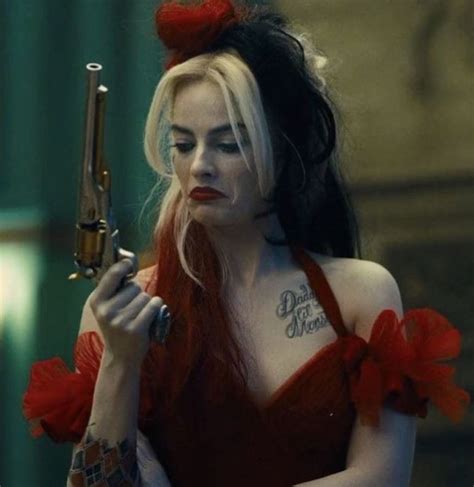 who portrays harley quinn