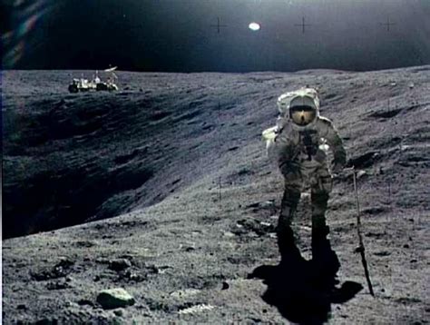 who was the first people to walk on the moon
