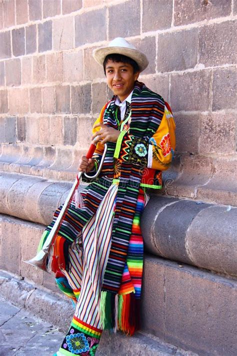 who wears peruvian clothing