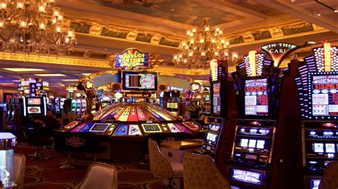Why Casinos Don’t Have Clocks or Windows (Explained!) Feeling Vegas