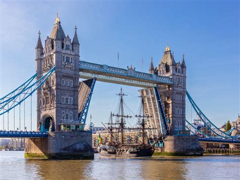 why can tower bridge be opened