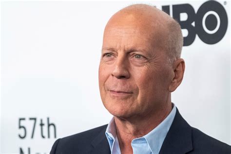 why did bruce willis get aphasia