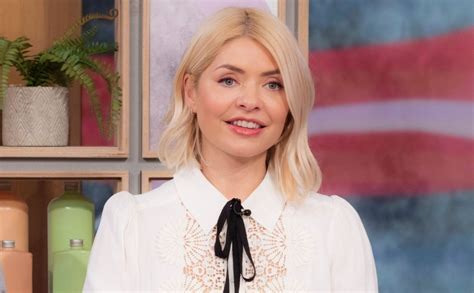 why did holly willoughby leave