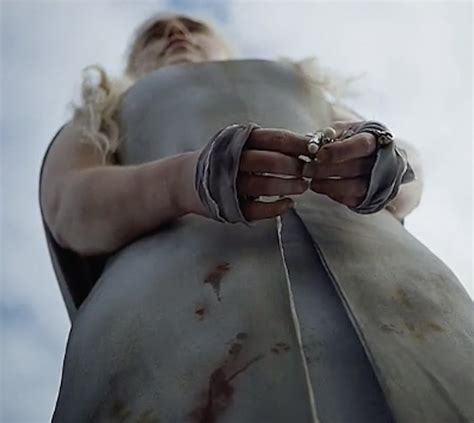 why did khaleesi drop her ring