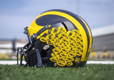 Do College Football Players Have Radios In Their Helmet? Four Verts