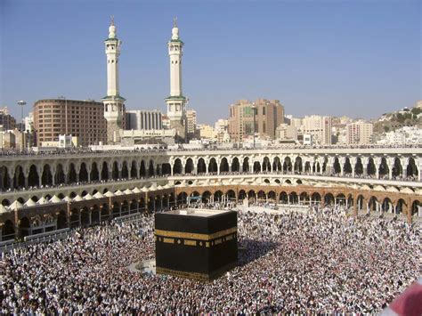 why do the muslims go to mecca