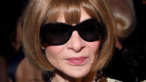 why does anna wintour always wear sunglasses