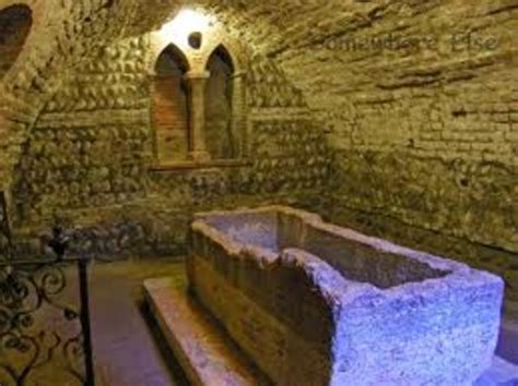 why does paris visit the capulet crypt