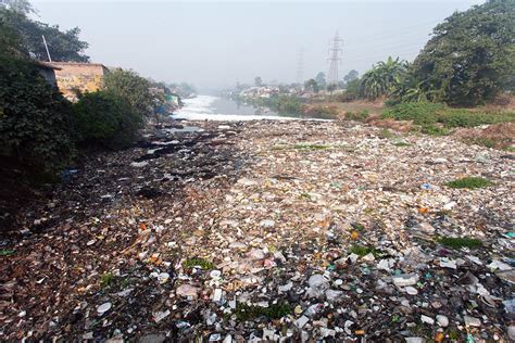 why is kolkata so polluted