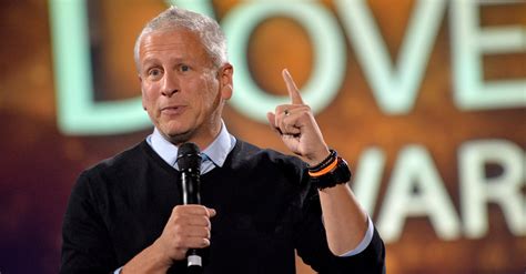 why is louie giglio famous