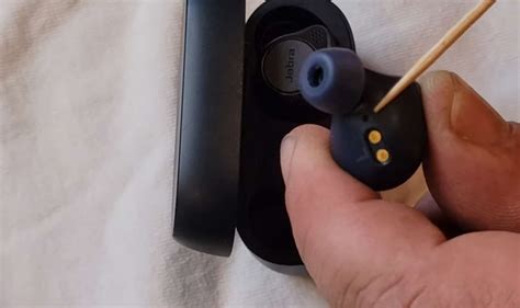 Jabra Elite 65t Right Earbud Not Working Fixed How To Finders