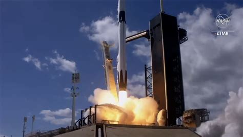 why is nasa using spacex