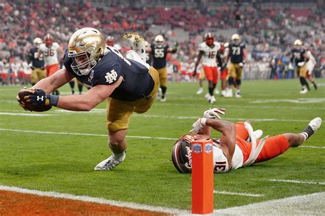 why notre dame football not in conference