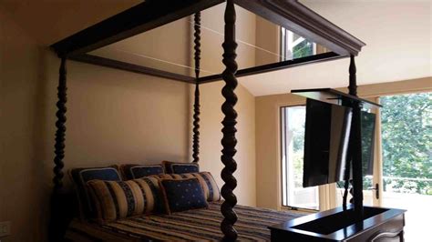 Why Put A Mirror On The Ceiling