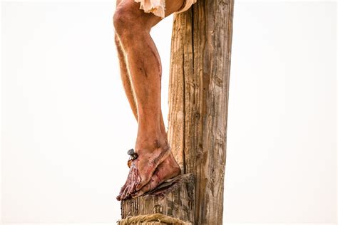 why were jesus legs not broken