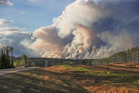 wildfires in alberta today