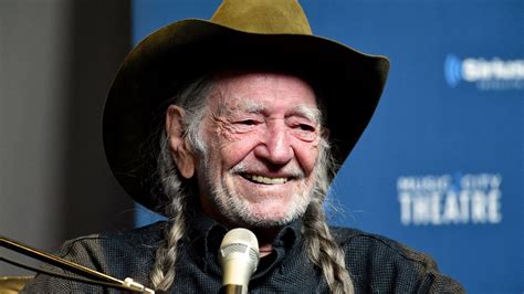 willie nelson news headlines