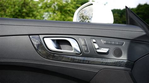 Why Won't My Car Window Roll Up? (9 Reasons Why)