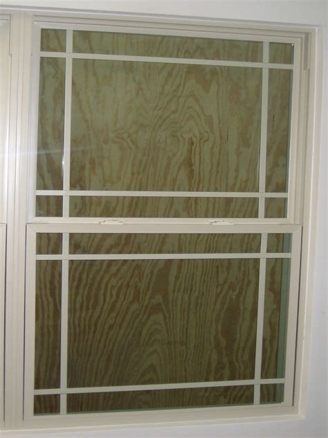 Windows With Horizontal Grids