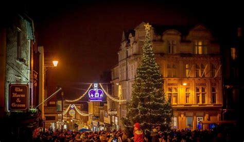 windsor christmas lights switch on 2023