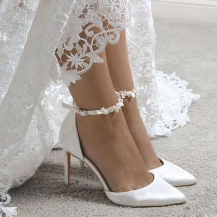 45+ Beautiful Winter Wedding Shoes For Bride Looks More Elegant