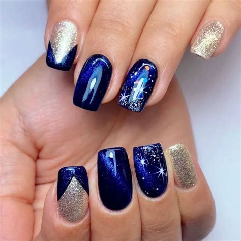 Winter Nails Blue Gold