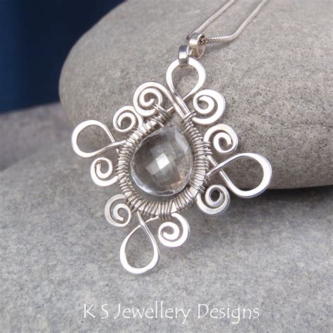 wire creating pendant loop