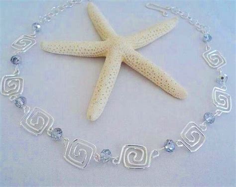 Wire Necklace Square