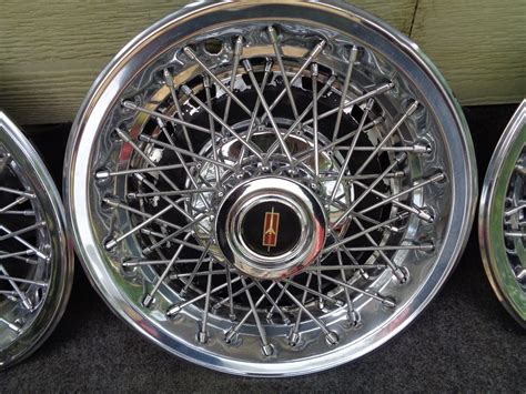 Wire Wheel Hubcap Set