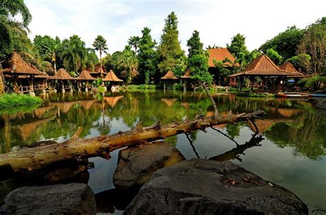 Wisata Paling Bagus Di Jawa Tengah