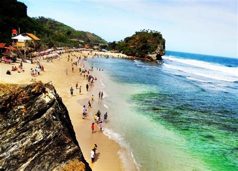 Wisata Dekat Pantai Parangtritis: Menikmati Keindahan Alam Pantai dan Sejarah Yogyakarta