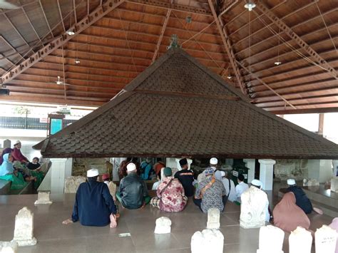 Wisata Religi Sunan Bonang: Temukan Kedamaian di Tanah Jawa