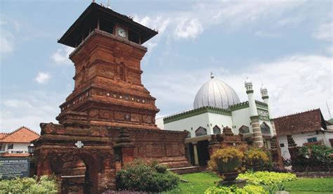 Wisata Religi Wali Songo: Membangkitkan Ketenangan di Tempat yang Suci