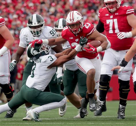 wisconsin vs michigan state football