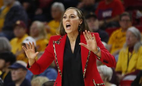 Did Arizona's coach use middle finger after beating UConn? Barnes says