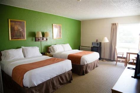 Wolf Point Mt Hotels