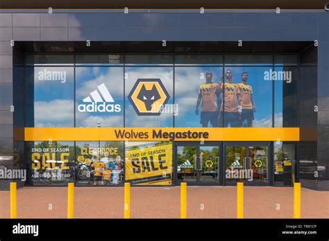 wolves fc shop opening times