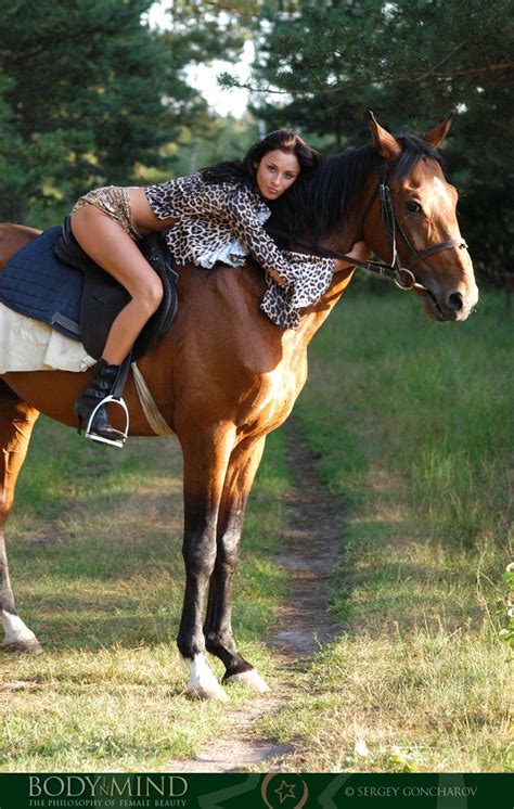 woman riding horse vk