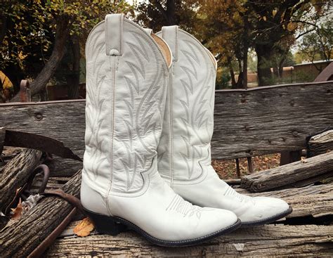women's black and white cowboy boots