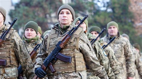 women fighting in ukraine